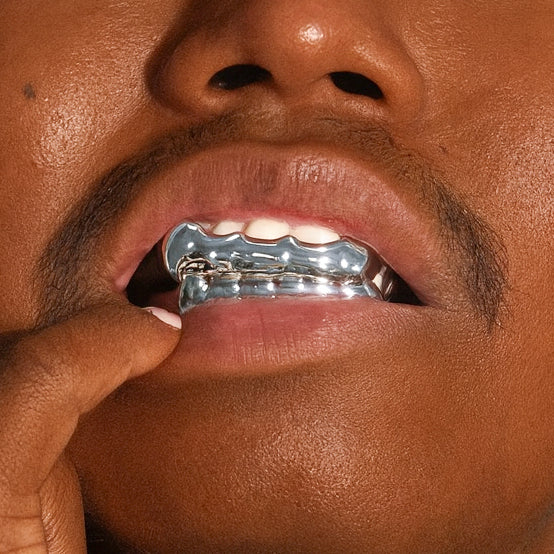 CLEAN SABERTOOTH GRILLZ